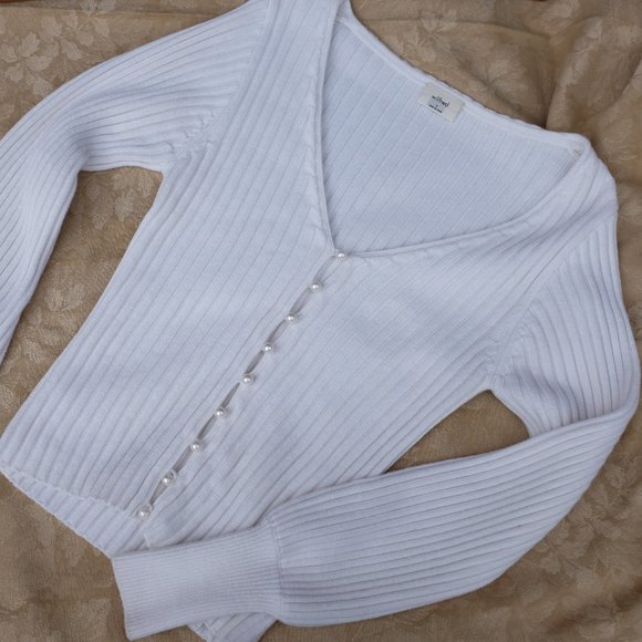 Aritzia Sweaters - Wilfred Pearl cardigan